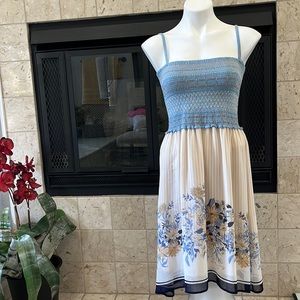 Hinge Designed in Seattle Women’s Casual Smocked Upper Floral Dress Size S